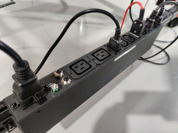 Modix Stromverteilungseinheit (PDU) (Mehrfachsteckleiste)